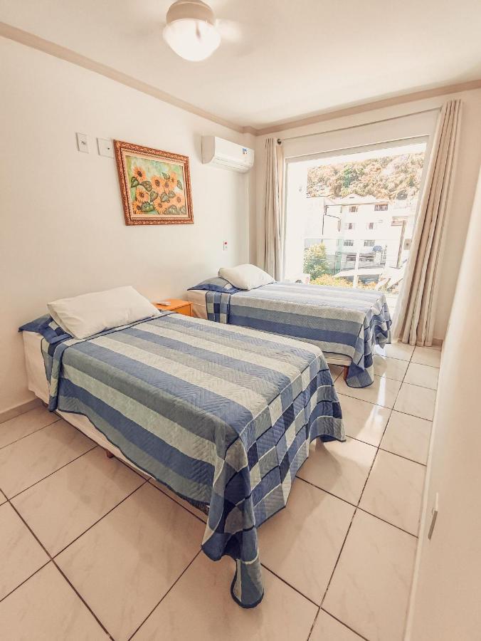 Ape Familias No Centro Apartment *